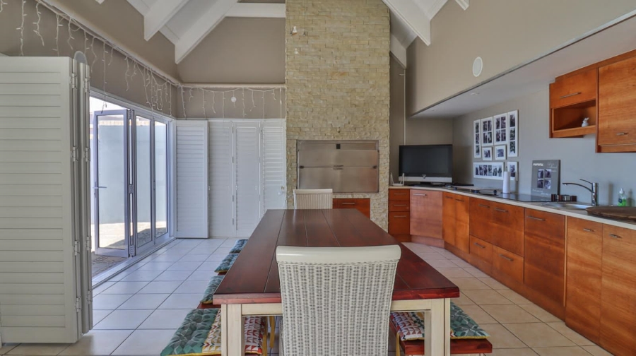 To Let 5 Bedroom Property for Rent in Hersham Western Cape